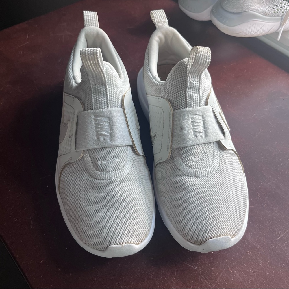 Women’s Nike slip ons size 6